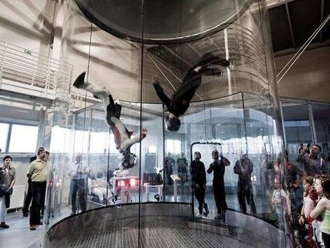 С главата надолу в тунела