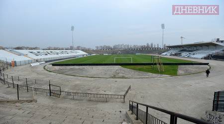 Започна събарянето на трибуната „Бесика“ на стадион „Локомотив“ в Пловдив