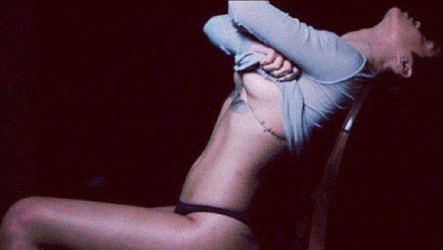 Манията на Риана по стриптийза