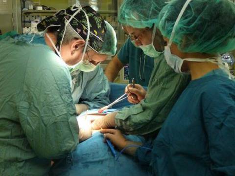 Проф. Никола Григоров: Горим тумори в черния дроб с нажежен до 100 градуса електрод!