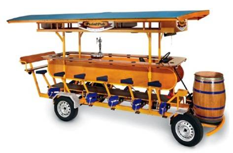 Бира задвижва бар на колела