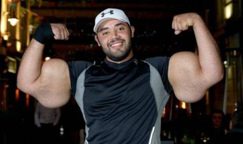 С бицепс като Попай Моряка, но алергичен към спанак