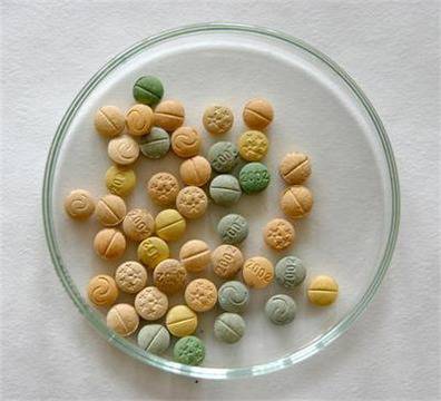 Осъдиха барман, произвеждал и продавал амфетамини