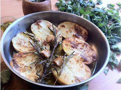 Печени картофи с розмарин и чесън