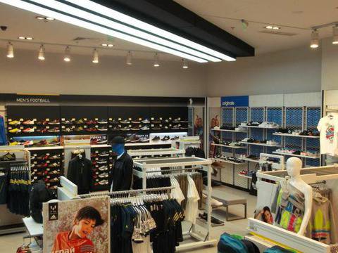 adidas отвори два нови магазина – в Бургас и Стара Загора