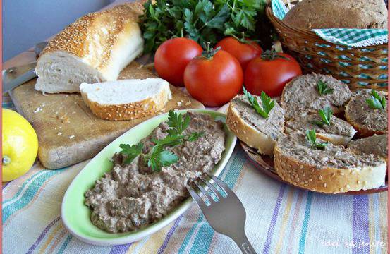 Кростини с пилешки дробчета