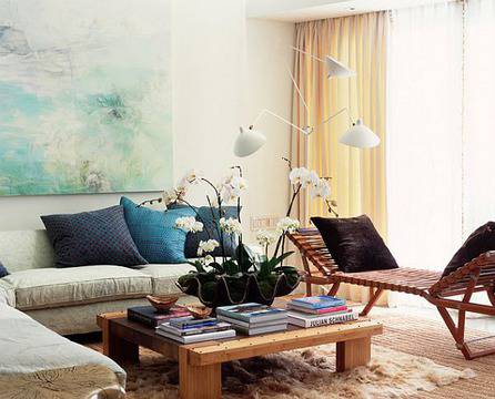 Висящи арт елементи и снимки