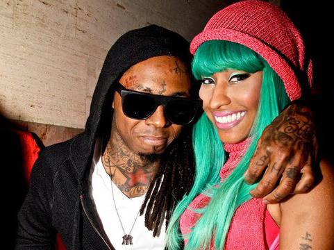 Секси Nicky Minaj прелъстява джентълмена Lil Wayne в High School (видео)