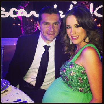 Жаки роди близначета, момченцето почина