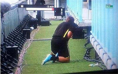 Ето как Марио Гьоце пикае на стадиона в Малага (видео)