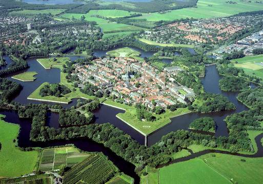 Двойно укрепеният звездовиден град крепост Нарден, Холандия