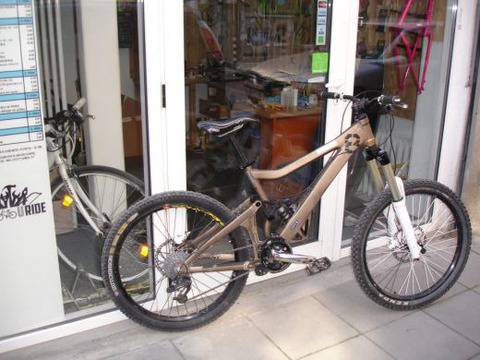 Патологичен плешив крадец на велосипеди вилнее в София!