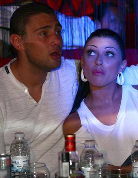 Емануела изригна срещу съпруга си: Егати тъпака нещастен! видяна 18629 коментари 42