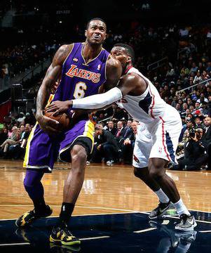 Ърл Кларк се превърна в откритието на сезона за Лейкърс