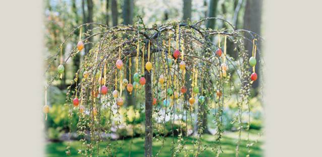 Великденско дърво на двора