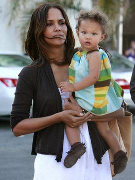 Холи Бери: На 46 и бременна