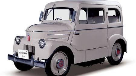 От „Нисан“ показаха прадядото на електромобила „Лийф“