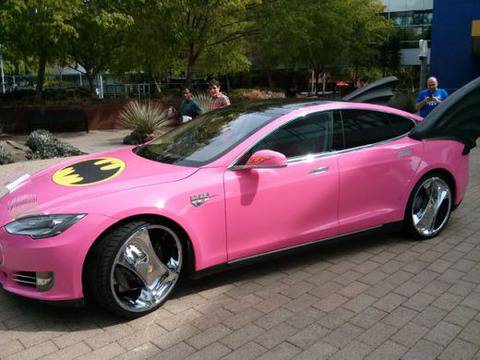 Колата на основателя на Google боядисана в розово