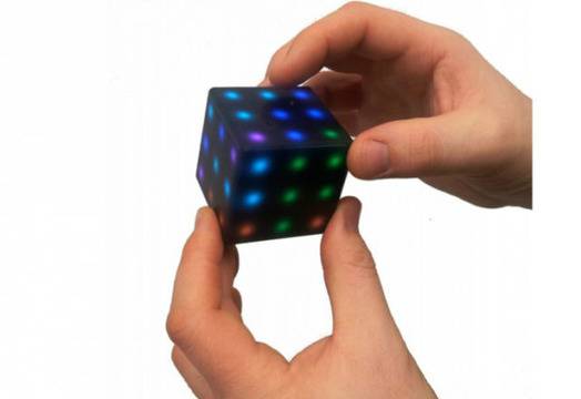 Futuro Cube: електронен Рубик куб