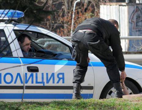 Мъж се обеси в двора на дискотека, жена увисна на въжето в дома си