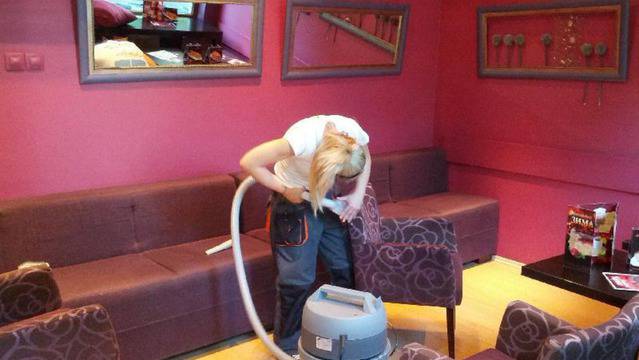 Професионално почистване и Пране на мека мебел от Cleanito