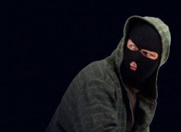 Издирват бандити, ограбили тийнейджъри посред бял ден