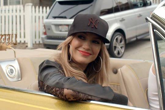 Джей Ло в клипа на малката Джей Ло