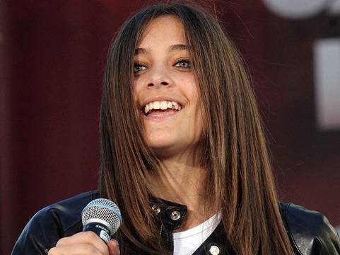 Дъщерята на Майкъл Джексън празнува с майка си, която се отказа от нея