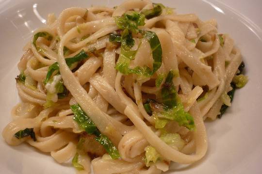 Фетучини с брюкселско зеле