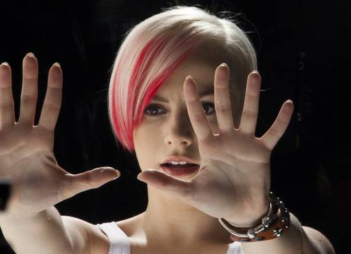 Поли Генова: С нова песен „За нас“ в борба с рака на маточната шийка