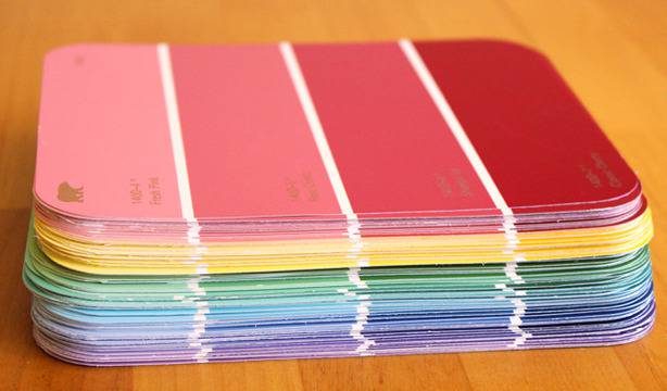 Великденски гирлянд от PANTONE картончета