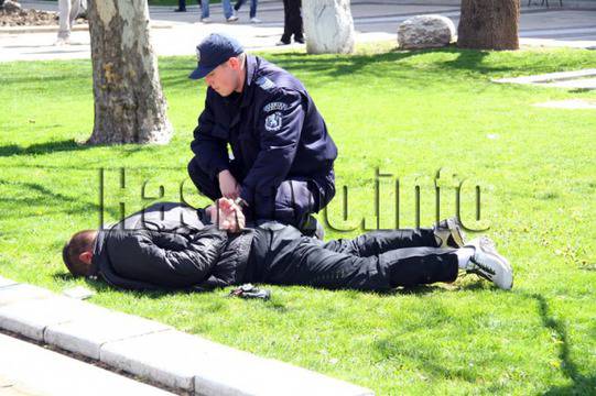 Учител въртял телефонни измами