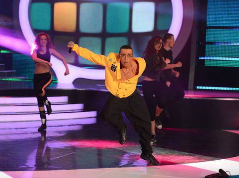 „Като две капки вода“: Рафи с първа победа благодарение на MC Hammer