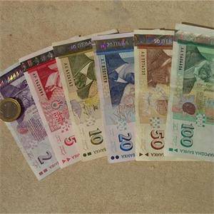 Работници стачкуват за забавени заплати 1029