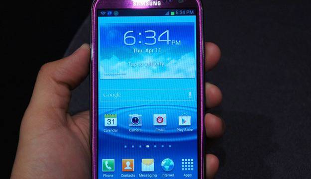 Samsung Galaxy S3 в лилаво