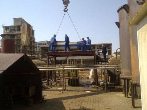 Вдигат небостъргач със стъклени стени в Пловдив