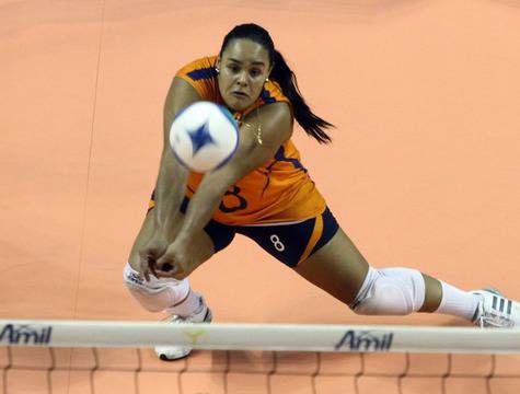 Либеро с наднормено тегло ще играе за националния отбор на Бразилия