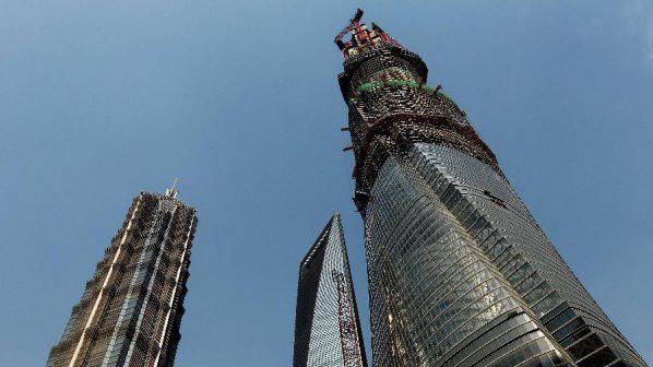 „Шанхайската кула“ прехвърли 500 метра