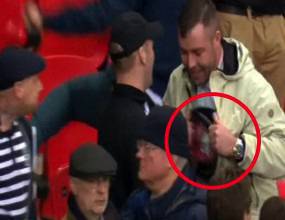 Грозните сцени на „Уембли“: Бой, кръв, открадната полицейска фуражка и плачещо момиченце (видео)