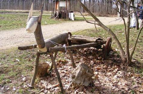 Магаре от дърво, измайсториха работници в зоопарка