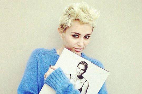 Майли Сайръс прегръща Синди Крауфорд