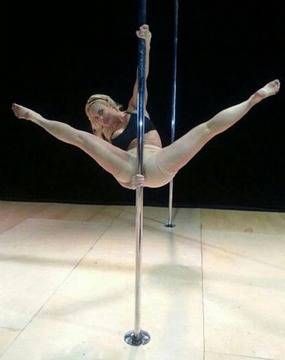 Най-хубавото дупе на планетата танцува на пилон