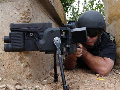 Израелски автомат стреля иззад ъгъла