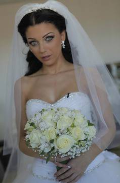 Поп-фолк певицата Емануела се омъжи