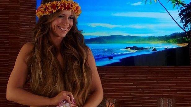 Дженифър Лав Хюит по голи гърди