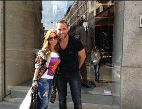 Весела Тотева се гушка с моден дизайнер