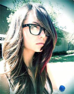 Нина Добрев се жалва, че се прави на вампир в събота вечер