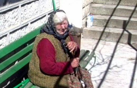 Старци и баби заделят от залъка си за бодигардове