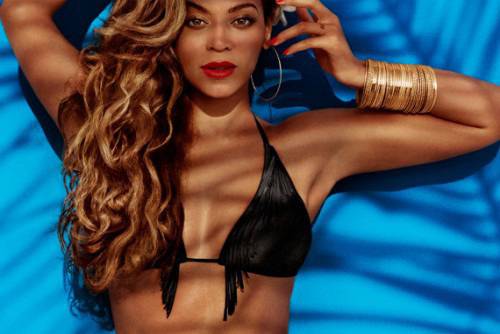 Бионсе се съблече за реклама на бански костюми