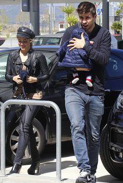 Пике изпрати Шакира и Милан на летището